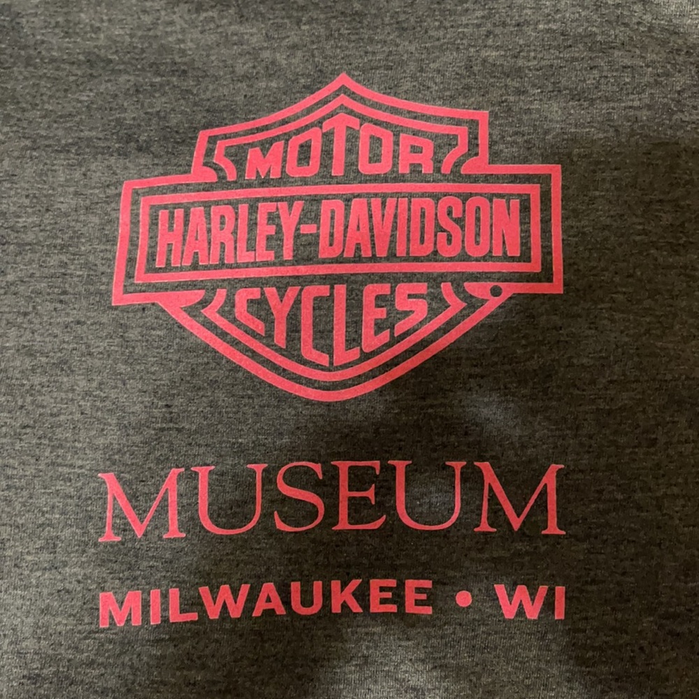 Harley Davidson Museum T-shirt - Picture 2 of 3